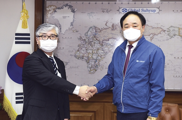 임준택 수협중앙회장은 지난 19일 나가이 마사토 일본참사관이 후쿠시마 오염수 처리계획을 설명하기 위해 수협을 방문한 자리에서 일본정부에 후쿠시마 원전 오염수 해양방출 계획을 철회할 것을 촉구했다.